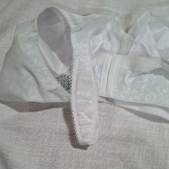 Playtex 18 Hour White Comfort Bras Size 44C N.W.T - Picture 7 of 8